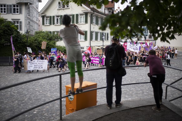 Eine Kundgebung zum nationalen Frauenstreik, am Freitag, 14. Juni 2019, in St. Gallen. (KEYSTONE/Gian Ehrenzeller)