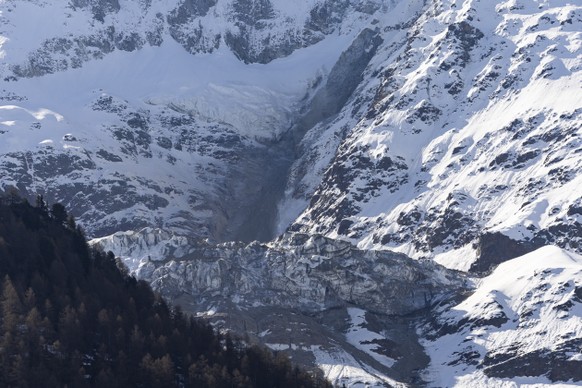 Der Felssturz beim Bietschhorn ist von Weitem sichtbar.
