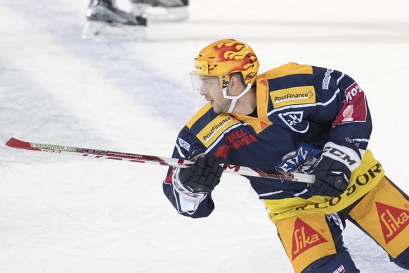 Der Zuger Lino Martschini beim Eishockey-Meisterschaftsspiel der National League A zwischen dem EV Zug und den Kloten Flyers, am Freitag, 7. Oktober 2016, in der Bossard Arena in Zug. (PPR/Urs Flueele ...