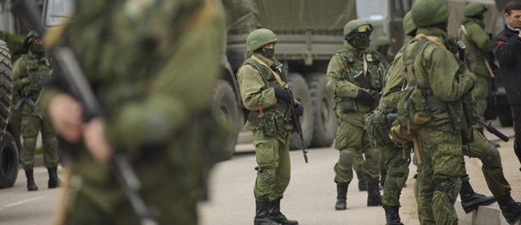 epa04104853 Unidentified armed men in military uniform block a Ukrainian military base in Balaklava, Crimea, Ukraine, 01 March 2014. New elected Crimea&#039;s Prime The armed men, described by Interio ...