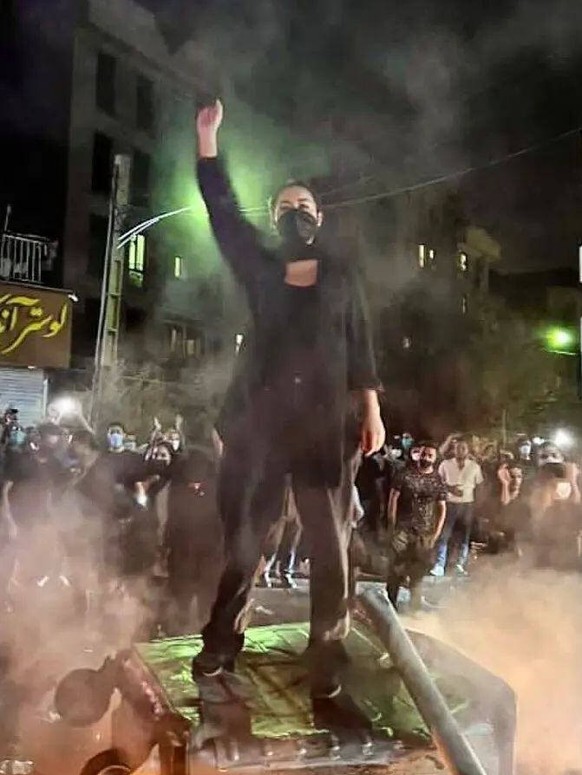 Septemer 28, 2022 - Karaj, Alborz, Iran - This photo shows that Iranian women are on the front line of the protests and are fighting against the agents of repression. Mahsa Amini, a 22-year-old Irania ...