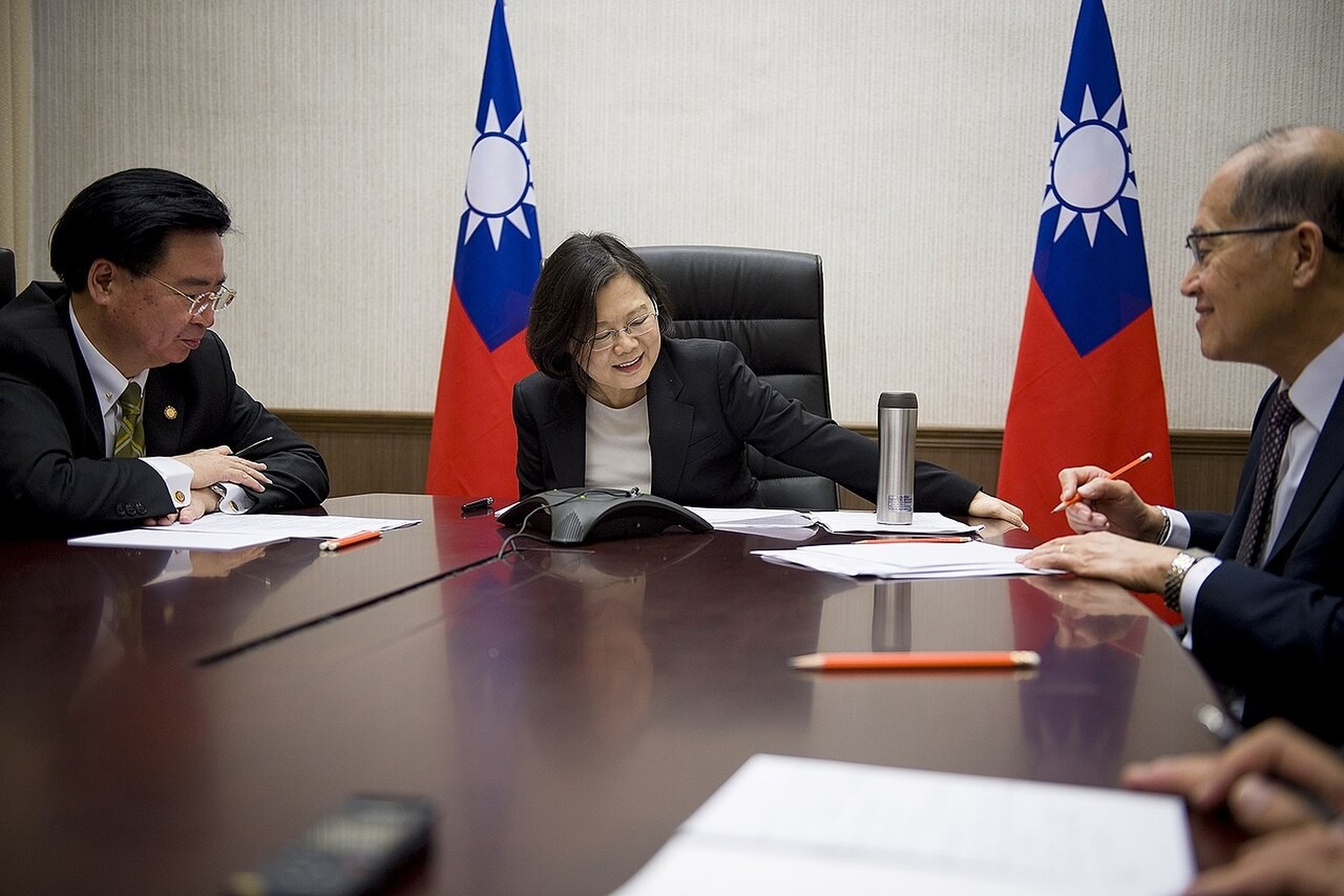Tsai Ing-Wen gratuliert Donald Trump zum Wahlsieg (2016)
https://commons.wikimedia.org/w/index.php?curid=53763435