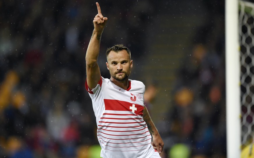 ARCHIV - ZUM SDA-TEXT UEBER DIE QUALIFIKATION DER SCHWEZ FUER DIE WM 2018 IN RUSSLAND STELLEN WIR IHNEN FOLGENDES BILDMATERIAL ZUR VERFUEGUNG - Swiss forward Haris Seferovic, celebrates after scoring  ...