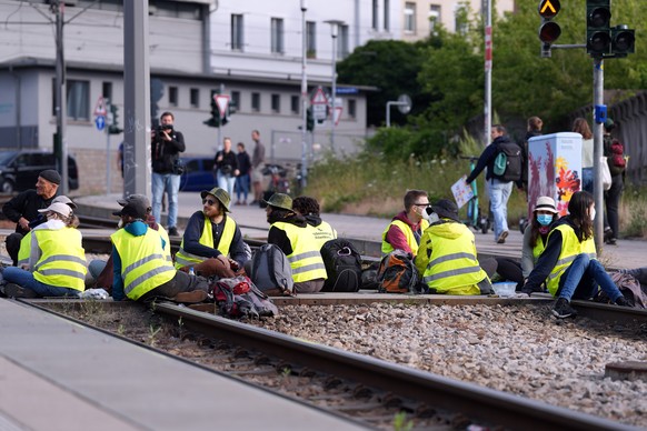 epa13085180 Demonstrators blockade tram rails as they gather ahead of the Alternative for Germany (AfD) federal party congress in Erfurt, Germany, 04 July 2026. Thousands of counter-protesters are exp ...