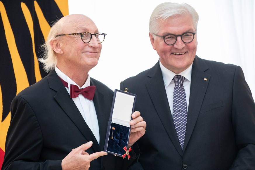 epa07063908 German President Frank-Walter Steinmeier (R) awards the Order of Merit to German comedian Otto Waalkes (L) during a ceremony at Bellevue Palace in Berlin, Germany, 02 October 2018. The Ord ...