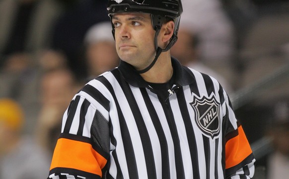 Auger wurde in der NHL als Schiedsrichter ausgemustert.<br data-editable="remove">
