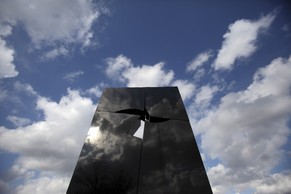 Monument bei Vukovar: In der Nähe befindet sich eines der grössten Massengräber aus dem Jugoslawien-Krieg. In Vukovar waren hunderte Kroaten von serbischen Armeekräften getötet worden.