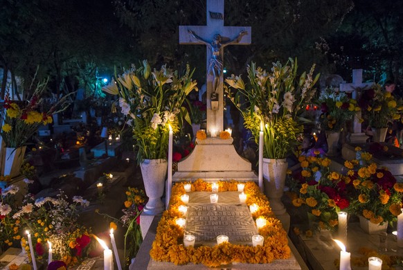 Ein Grab auf einem Friedhof in Mexiko (Symbolbild): In Salinas soll ein Kind zweimal gestorben sein.