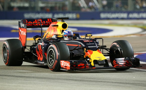 Red Bull driver Daniel Ricciardo of Australia steers his car during the Singapore Formula One Grand Prix on the Marina Bay City Circuit in Singapore, Sunday, Sept. 18, 2016. (AP Photo/Yong Teck Lim)