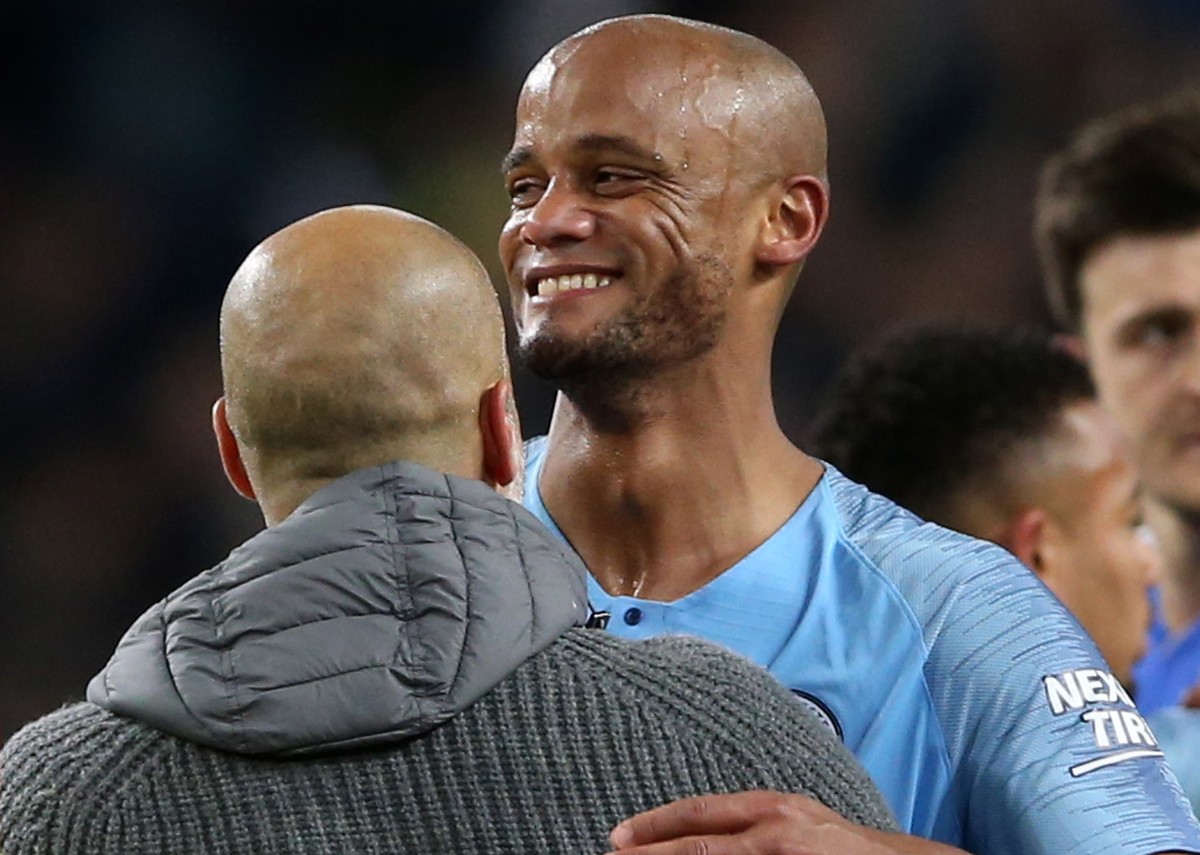 epa07551976 Manchester City's manager Pep Guardiola (L) and Vincent Kompany (C) cheer after winning the English Premier League soccer match between Manchester City and Leicester City at the Etiha ...