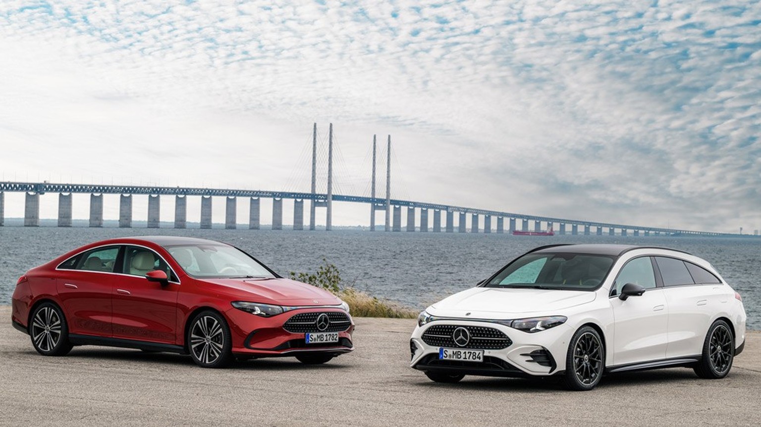 Mercedes CLA Coupé (links) und CLA Shooting Brake.