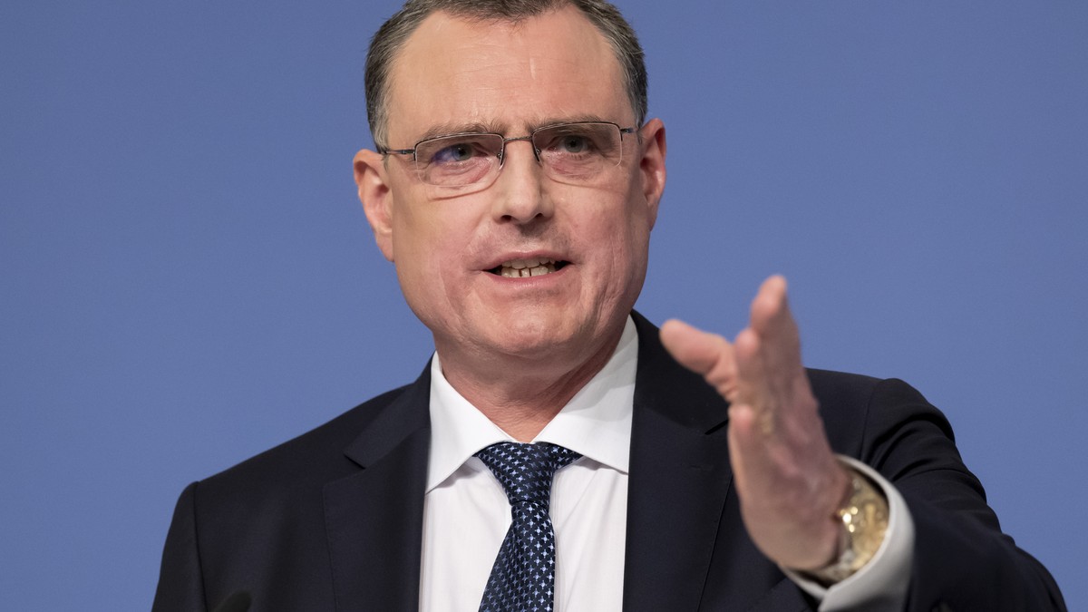 epa10366856 Swiss National Bank's (SNB) Chairman of the Governing Board Thomas Jordan, speaks during an end-of-year press conference of Swiss National Bank (SNB BNS), in Bern, Switzerland, 15 Dec ...