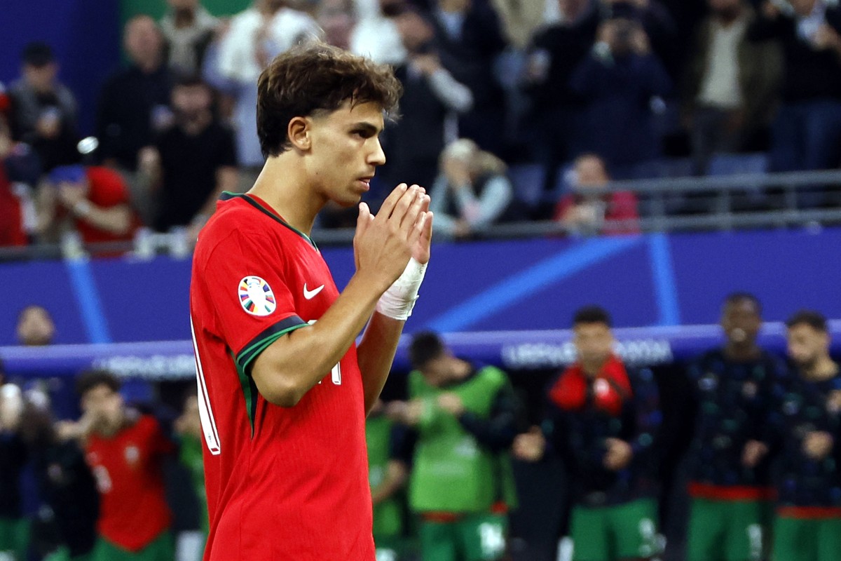 epa11461074 Joao Felix of Portugal reacts after failing to score during the penalty shoot out during the UEFA EURO 2024 quarter-finals soccer match between France and Portugal, in Hamburg, Germany, 05 ...