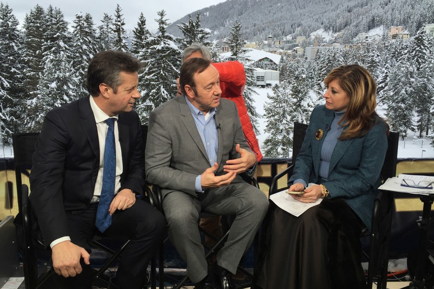 Kevin Spacey bei einem Interview-Termin mit Fox News am WEF in Davos 2015.<br data-editable="remove">