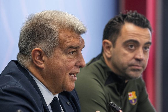 Barcelona&#039;s head coach Xavi Hernandez listens to Barcelona&#039;s president Joan Laporta during a press conference in Barcelona, Spain, Thursday, April 25, 2024. Coach Xavi Hern�ndez will stay wi ...