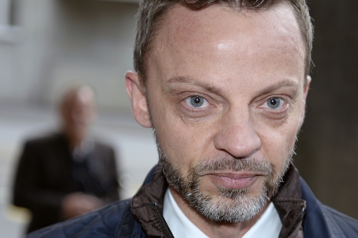 Ein sichtlich enttaeuschter SVP-Nationalrat Hans-Ueli Vogt nach seiner Nichtwahl in den Staenderat fuer den Kanton Zuerich in Zuerich am Sonntag, 22. November 2015. (KEYSTONE/Walter Bieri )