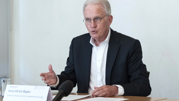 Hans Ulrich Bigler, Direktor vom Schweizer Gewerbeverband SGV, spricht an einer Medienkonferenz ueber das Rahmenabkommen mit der EU, am Montag, 17. Mai 2021, in Bern. (KEYSTONE/Peter Schneider)