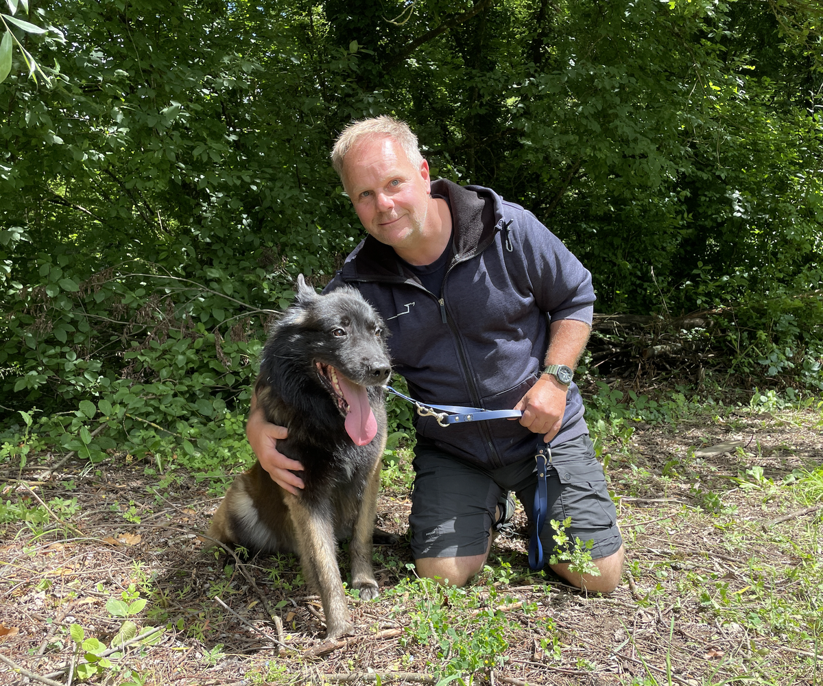 Nicolas Rothen accompagné de sa chienne Nooki