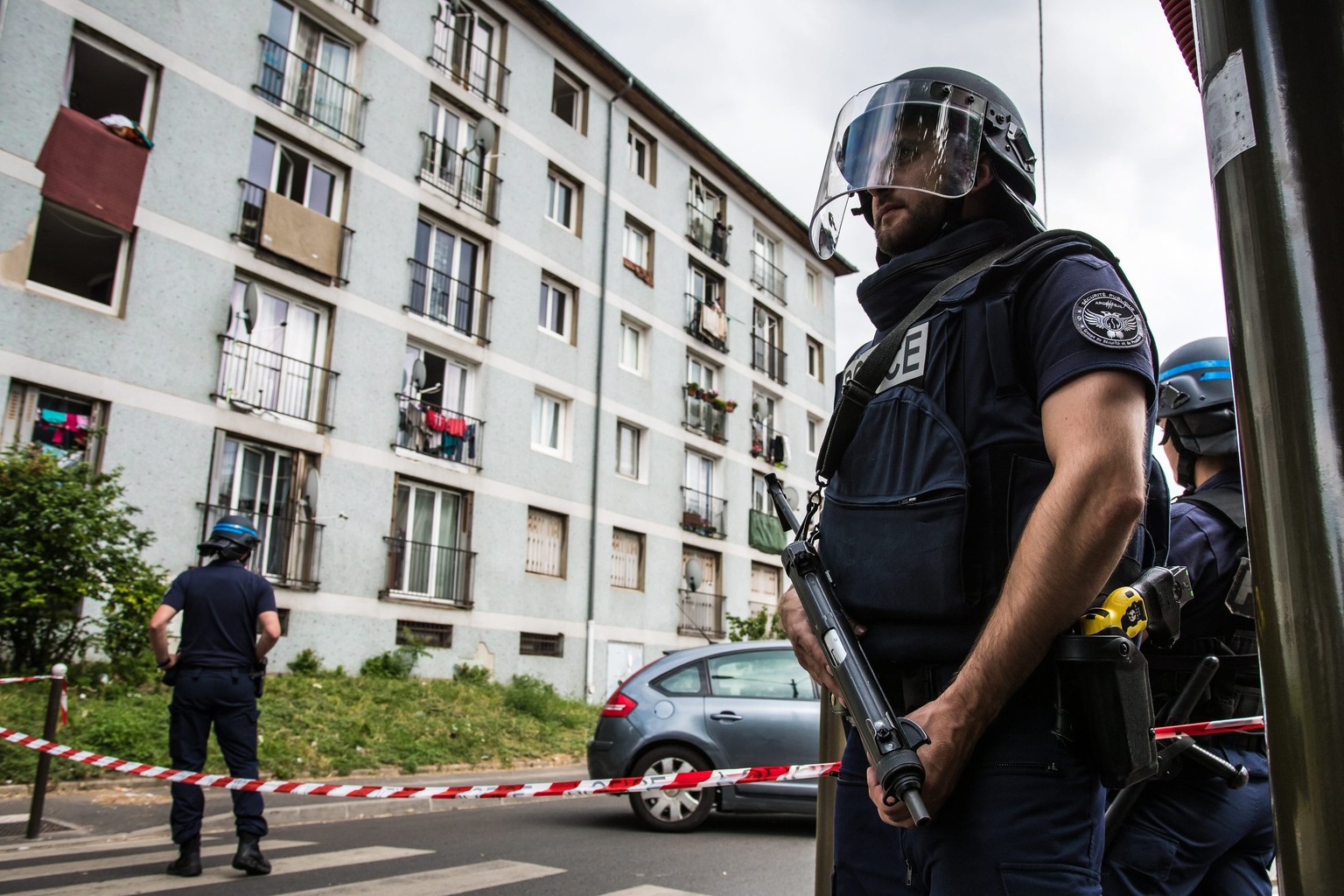 epa05435191 Police officers patrol a security perimeter during police operations in the Val Notre Dame neigborhood in Argenteuil, near Paris, France, 21 July 2016. According to reports, the operation  ...