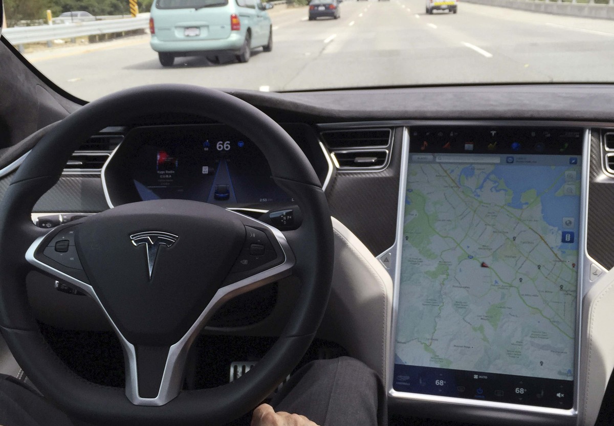 Autonomes Fahren: Im Innern eines Tesla S (Symbolbild).