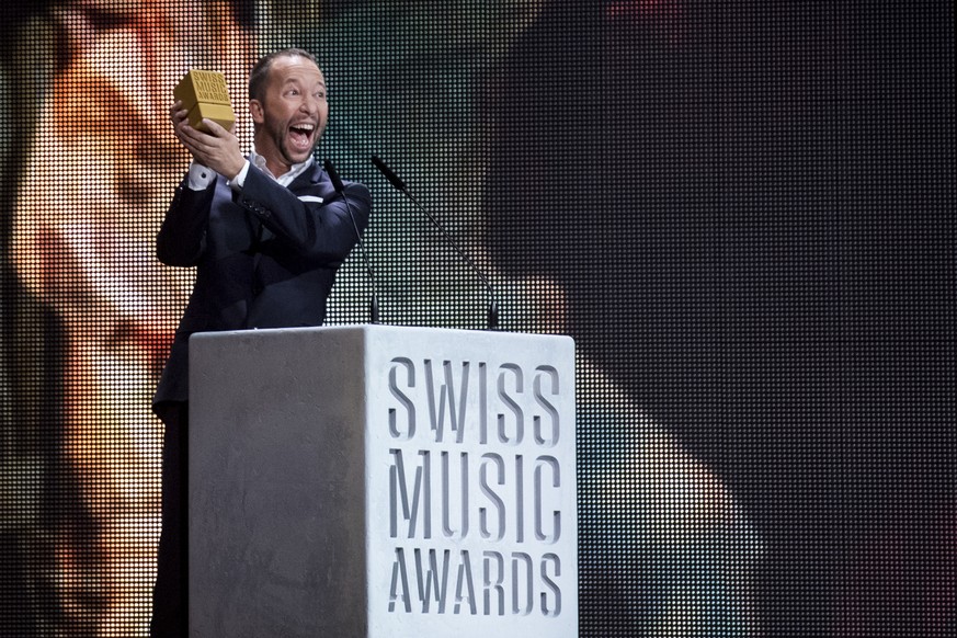 ZUM 50. GEBURTSTAG DES SCHWEIZER MUSIKERS DJ BOBO AM FREITAG, 5. JANUAR 2018, STELLEN WIR IHNEN FOLGENDES BILDMATERIAL ZUR VERFUEGUNG - DJ Bobo gewinnt einen Award in der Kategorie Oustanding Achievem ...