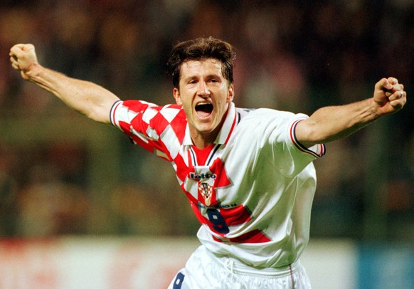 ZUM FUSSBALL WM-FINAL 2018 ZWISCHEN KROATIEN UND FRANKREICH AM SONNTAG, 15. JULI 2018, STELLEN WIR IHNEN FOLGENDES HISTORISCHE BILDMATERIAL ZUR VERFUEGUNG - Davor Suker of Croatia celebrates after sco ...