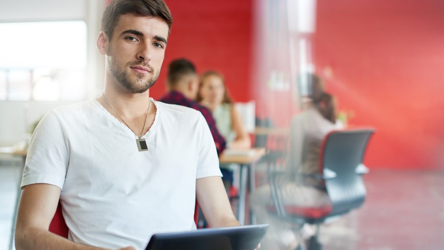 Was haben ein Stockbild und ein HSG-Student gemeinsam? Antwort siehe unten.