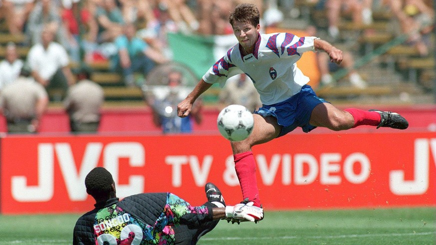 28.06.1994: Der Russe Oleg Salenko erzielt als bisher einziger Spieler in einem WM-Spiel fünf Tore