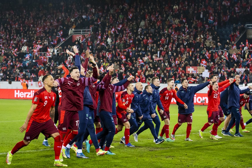 epa09584332 Swiss players celebrate after winning the FIFA World Cup 2022 group C qualifying soccer match between Switzerland and Bulgaria in Lucerne, Switzerland, 15 November 2021. EPA/URS FLUEELER