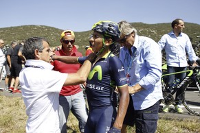 Nairo Quintana stürzt zweimal hintereinander. Der Tour-Favorit gibt die Rundfahrt auf.