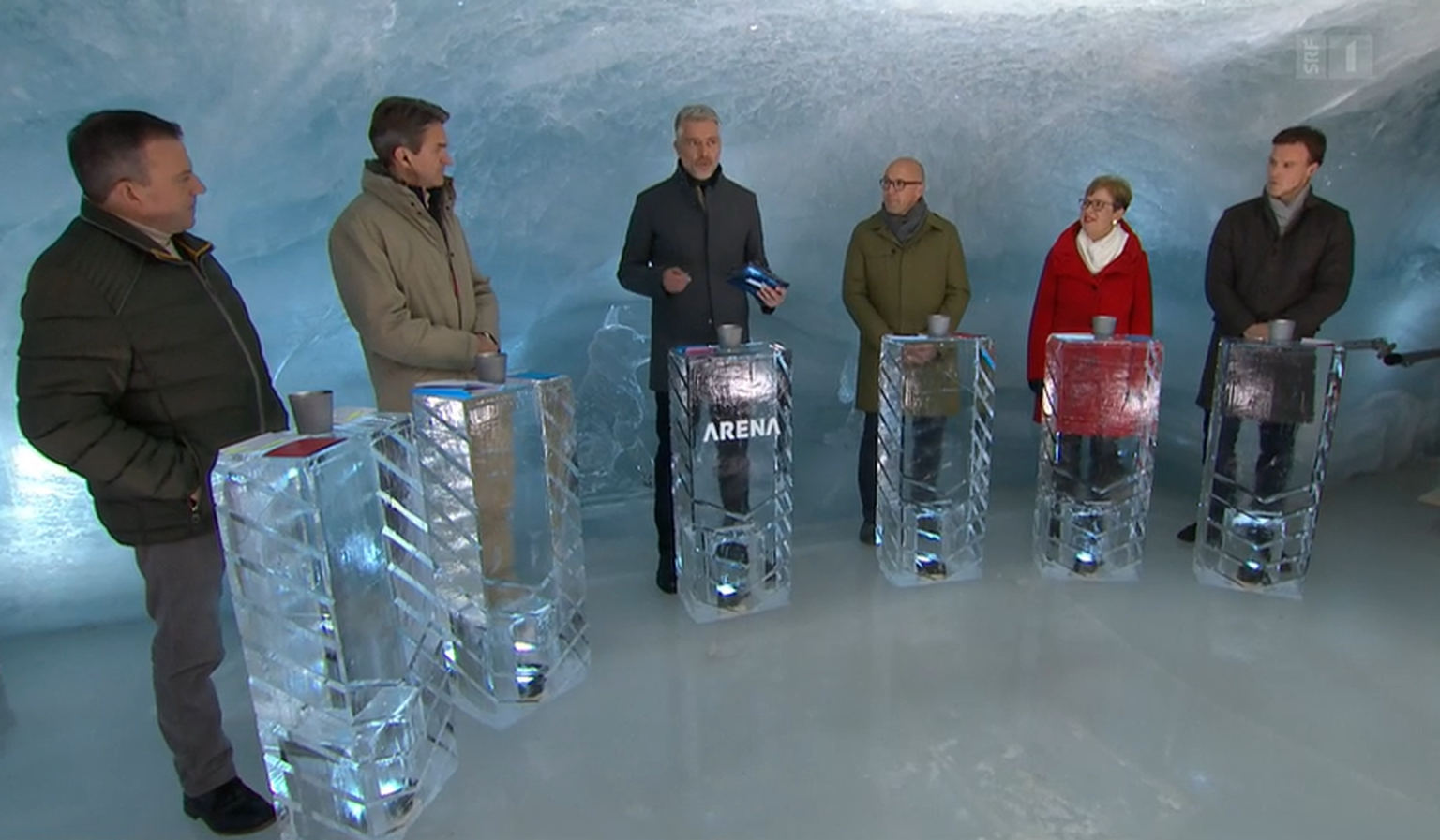Die «Arena»-Gäste kreuzen die Klingen im Eispalast des Jungfraujochs. 