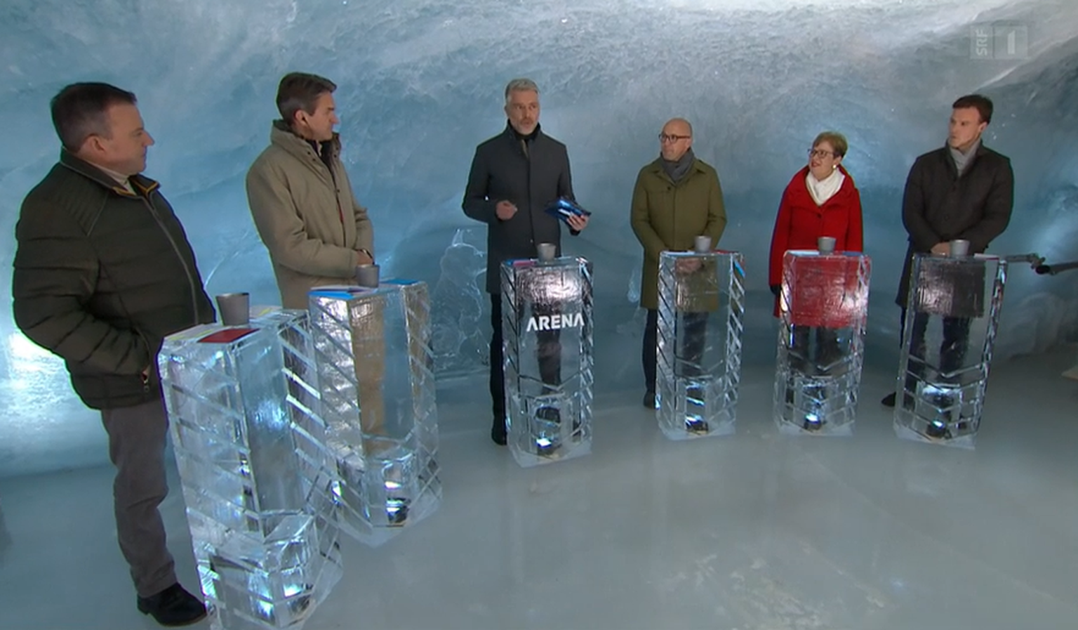 Die «Arena»-Gäste kreuzen die Klingen im Eispalast des Jungfraujochs.