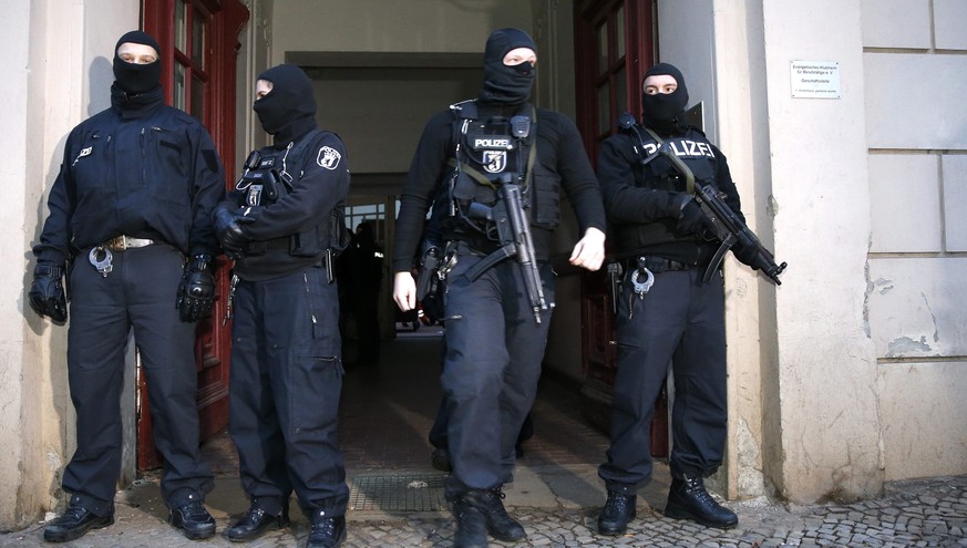 Razzia in Berlin: Sonderkommando während dem Anti-Terror-Einsatz.