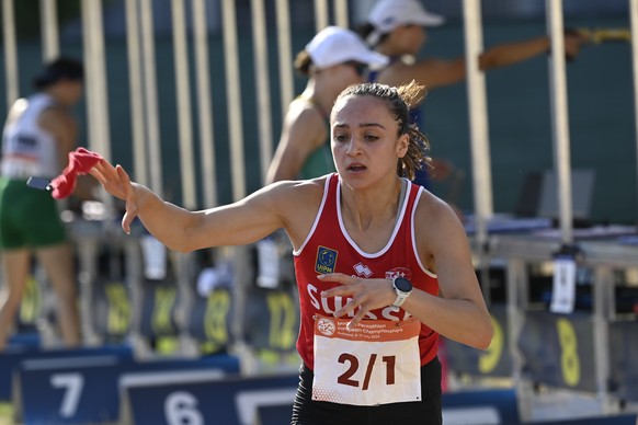 epa11478101 Anna Jurt of Hungary competes in the combined mixed relay event of the Modern Pentathlon European Championships in Budapest, Hungary, 14 July 2024. EPA/Tamas Kovacs HUNGARY OUT