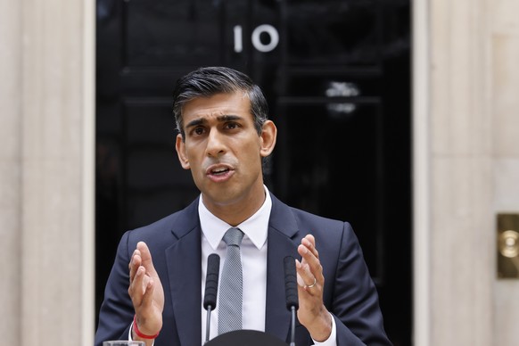 epa10264781 Britain&#039;s new Prime Minister Rishi Sunak speaks upon arrival in Downing Street, London, Britain, 25 October 2022. Sunak has taken over as Prime Minister after going to see King Charle ...