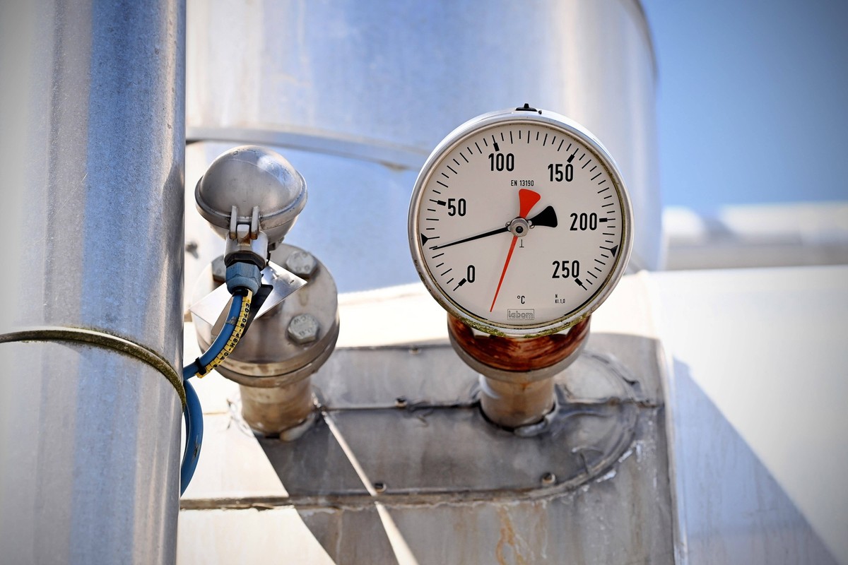 SYMBOLFOTO Fuellstand der Gasspeicher kritisch. Unterversorgung potenziell moeglich. Anzeige, Erdgas Untergrundgasspeicher in Wolfersberg-Oberpframmern. *** SYMBOLIC PHOTO: Natural gas storage levels  ...