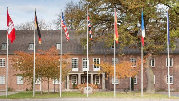Idyllisch gelegen, aber streng bewacht: Die Bundeswehr-Führungsakademie in Hamburg. Eigene Filmaufnahen sind auf dem Gelände verboten.