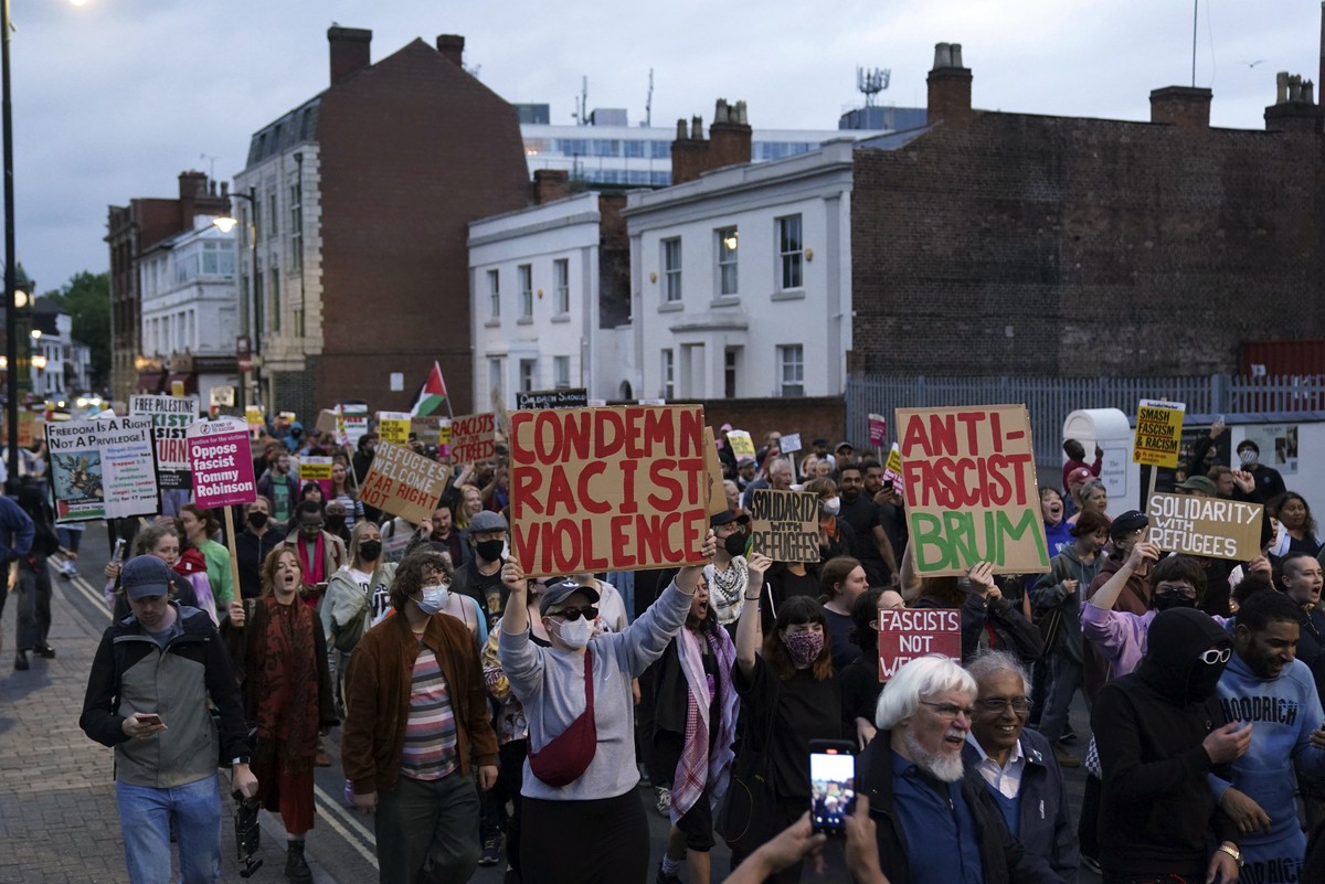 Counter protestors gather in Birmingham, England, Wednesday, Aug. 7, 2024 ahead of anti-immigration groups planning to target dozens of locations throughout the country following a week of rioting fue ...