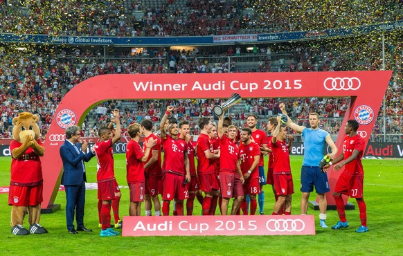 epa04873503 Munich&#039;s celebrate winning the Audi Cup final soccer match FC Bayern Munich vs Real Madrid in Munich, Germany, 05 August 2015. EPA/MARC MUELLER