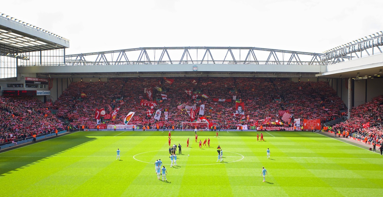 PROPAGANDA20140415 Football - soccer: Barclays Premier League, Liverpool FC, Liverpool fans on the Spion Kop before the Premiership match at Anfield Road. xHOCHxZWEIx/xPropagandax PUBLICATIONxINxGERxS ...
