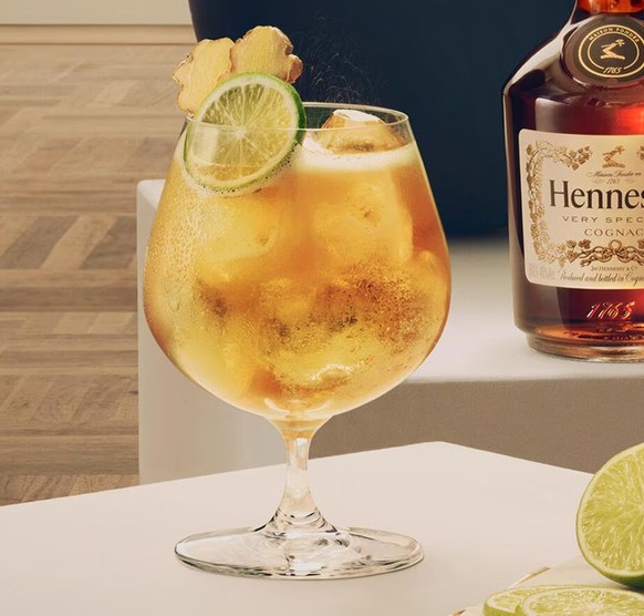 Hennessy Ginger – Sommer-Cocktail 
https://www.hennessy.com/sites/hennessy/files/styles/landscape_2880x1540/public/2024-04/vs_made_for_more_drinkability_ginger_cocktail.jpg?itok=d1AEnjz2
