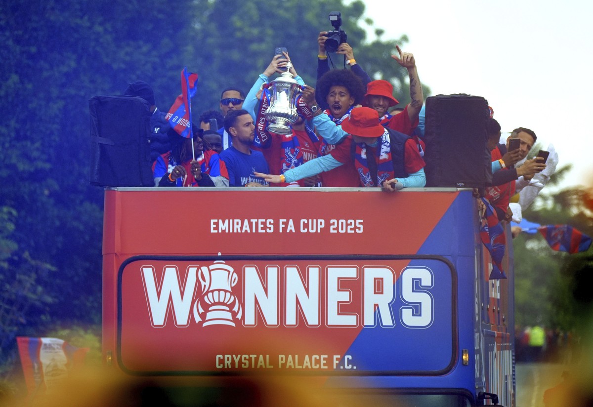 Crystal Palace players on a open-top bus pass by fans during the FA Cup winners parade in London, Monday, May 26, 2025. (Yui Mok/PA via AP)
Britain Soccer FA Cup