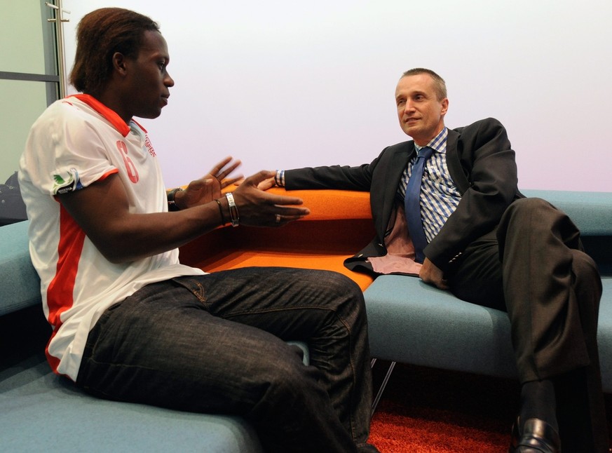 Kofi Nimeley im Juni 2010 mit Alard du Bois Reymond, Direktor Bundesamt für Migration (BFM).