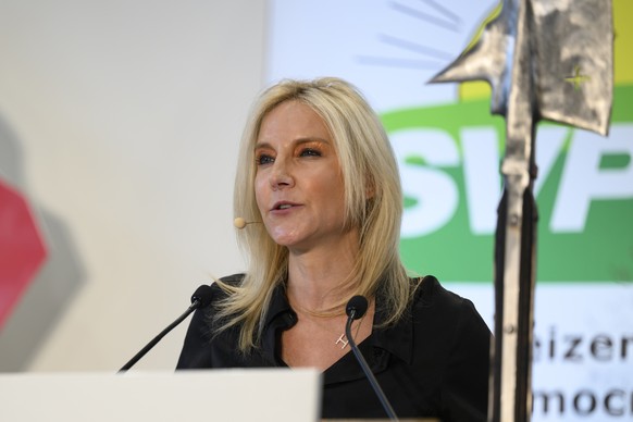 Nationalraetin C�line Amaudruz, Vizepraesidentin SVP (GE) spricht waehrend der Delegiertenversammlung der Schweizerischen Volkspartei SVP, fotografiert am Samstag, 25. Oktober 2025 in Wimmis. (KEYSTON ...