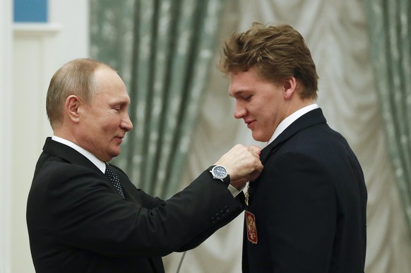 epa06570697 Russian President Vladimir Putin (L) decorates Russian ice hockey player and gold medalist of the 2018 Pyeongchang Winter Olympic Games Kirill Kaprizov (R) with the Order of Friendship dur ...