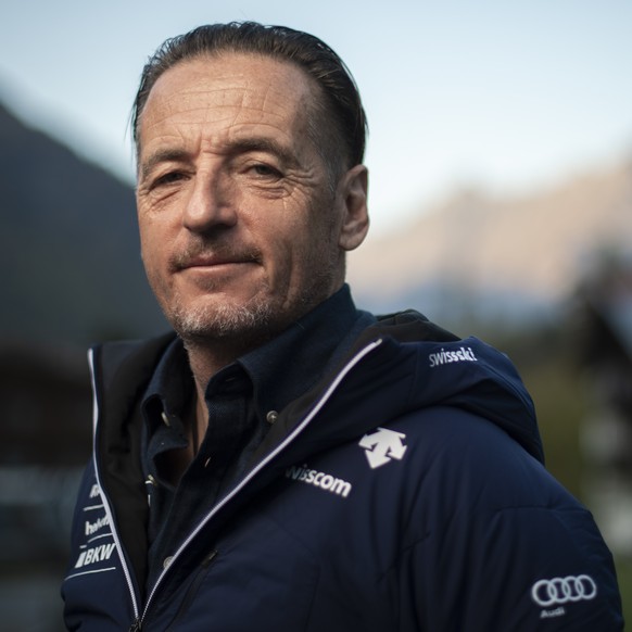 ARCHIVBILD ZUM PREMIUM-TEXT ZU HELMUT KRUG --- Helmut Krug, Giant Slalom Coach of Team Switzerland, poses during a press event at the FIS Alpine Ski World Cup season in Soelden, Austria, on Friday, Oc ...