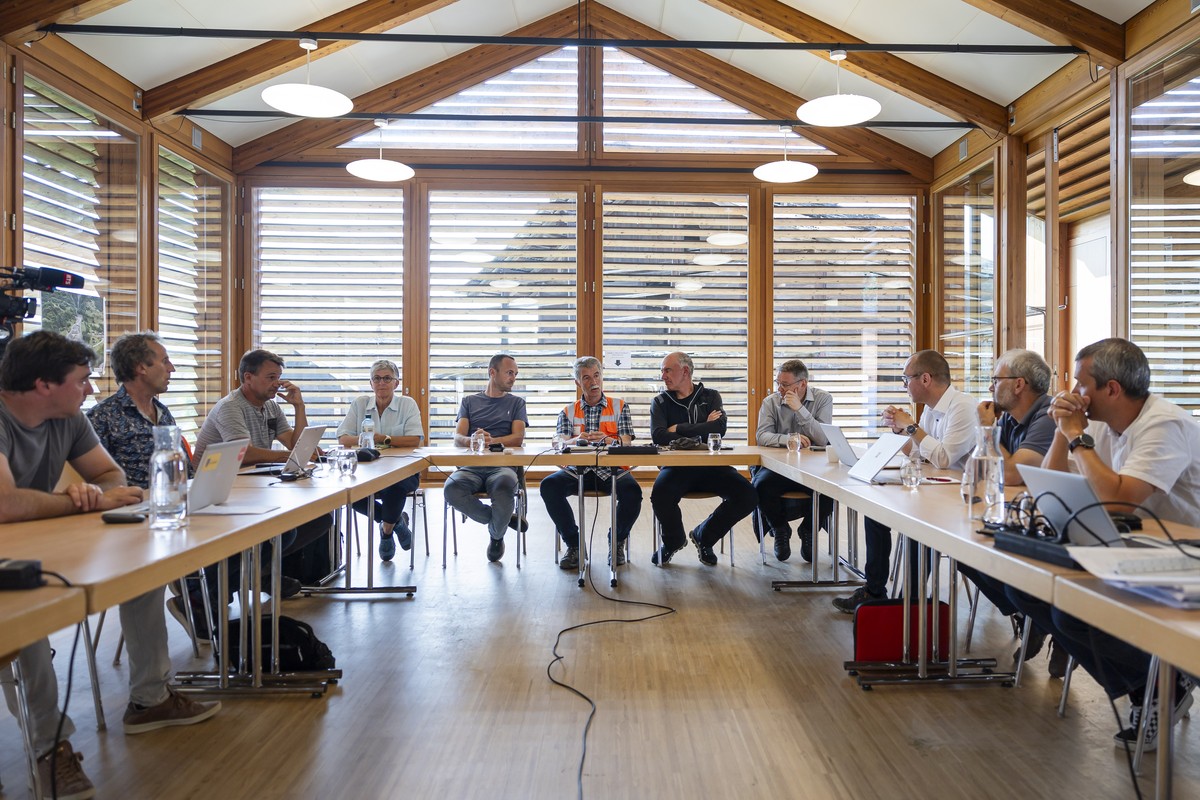 De gauche a droite, Anne-Michele Lack Vice-presidente de la Commune de Val de Bagnes, Mathias Reynard, Conseiller d'Etat (VS), Fabien Sauthier President de la Commune de Val de Bagnes, Christophe ...