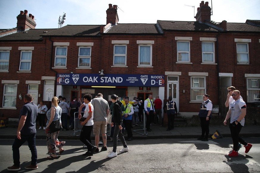 Fussball-Romantik pur: der Zugang für die Gästefans ins Kenilworth Road Stadium.