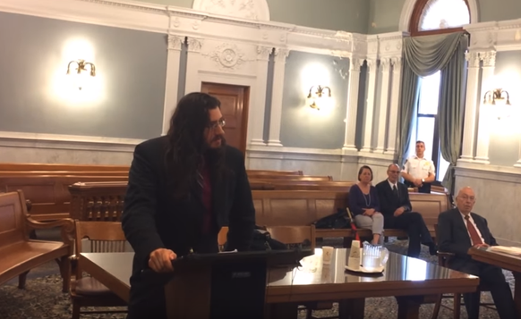 30-jähriger Nesthocker