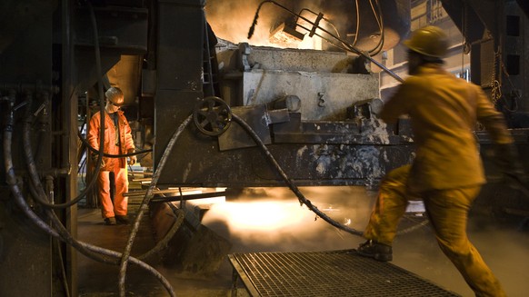 Employees of Stahl Gerlafingen Ltd. heat up scrap metal in a mealting furnace in the production facility hall in Gerlafingen in the canton of Solothurn, Switzerland, pictured on November 14, 2008. The ...